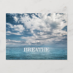 Breedte op Turquoise Ocean met Clouds Briefkaart