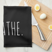 Breek de Tekst op Zwart Theedoek (Quarter Fold)