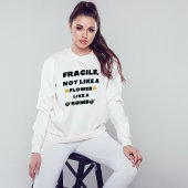 Breekbaar, niet als een bloem als een bom t-shirt