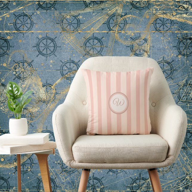 Breezy Striped Pillow in Beachy Peach met Initiaal Kussen (Creator heeft geüpload)