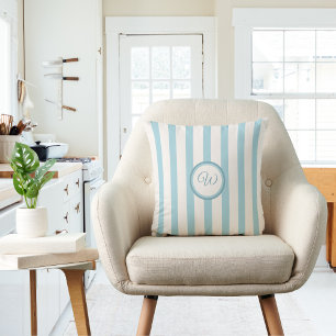 Breezy Stripes in  Bleek blauw met Initiaal Kussen