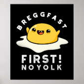 Breggfast First No Yolk Funny Egg Pun Dark BG Poster (Voorkant)