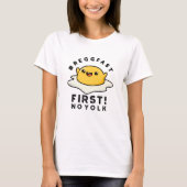 Breggfast First No Yolk Funny Egg Pun T-shirt (Voorkant)