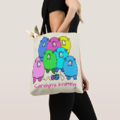 Breien. Fluffy schapen en garen gepersonaliseerd Tote Bag (Dichtbij)