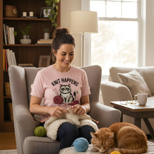 Breiën gebeurt – Grappige kat- en garendesign T-shirt