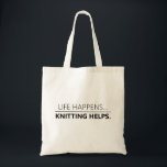 breien helpt om zwarte tekst te canvas tassen<br><div class="desc">In deze tas staat de tekst "LIFE HAPPENS...  | KNITTING HELPS" in zwarte tekst. Perfect terug om breien,  garen of wat dan ook mee te nemen. Elke lijn van tekst kan worden gepersonaliseerd.</div>