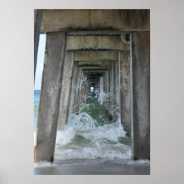 Brekende golven onder de pier van Napels Poster