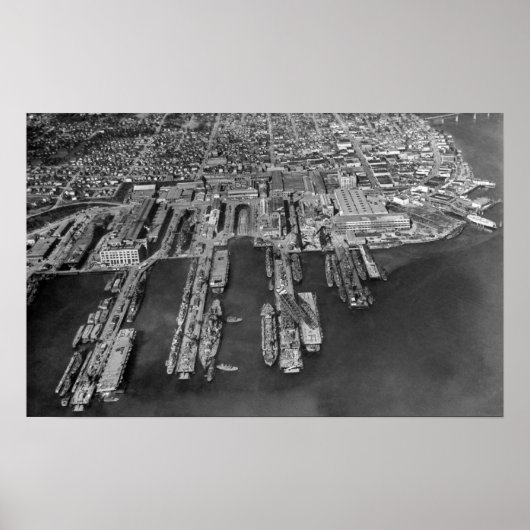 Bremerton, WA Aerial Uitzicht of Navy Docks Poster (Voorkant)
