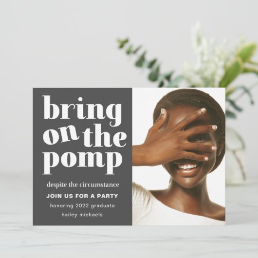 Breng de Pomp One Photo Afstudeerder Party aan Kaart (Staand voorkant)