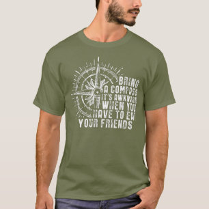 Breng een kompas met de rug naar voren wanneer je t-shirt