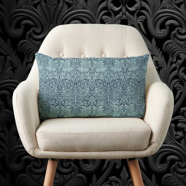 Brer Rabbit door William Morris Blauw Textielpatro Kussen (Brer Rabbit by William Morris, Textile Pattern Lumbar Pillow)