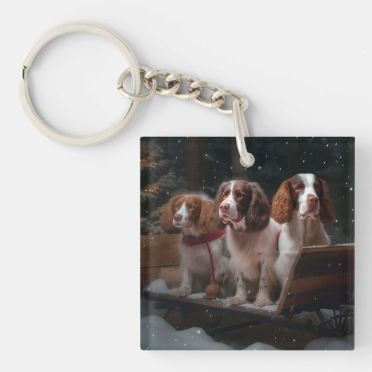 Bretagne Spaniel Sneeuwslee Kerstdecoratie Sleutelhanger (Voorkant)