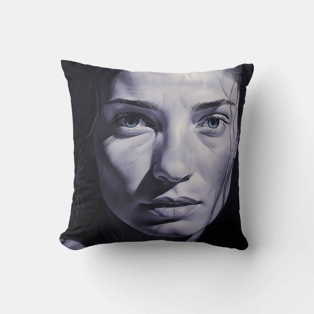 "Brianna Blue" Vrouwen in houtskool Kussen (Voorkant)