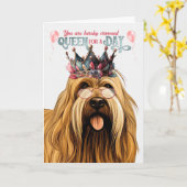 Briard Dog Queen voor een Dag Funny Birthday Kaart (Gele Bloem)
