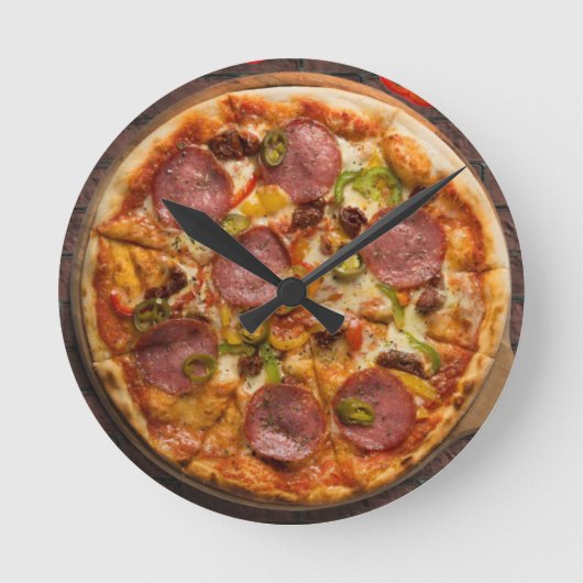 Brick Oven Supreme Pizza Ronde Klok (Voorkant)