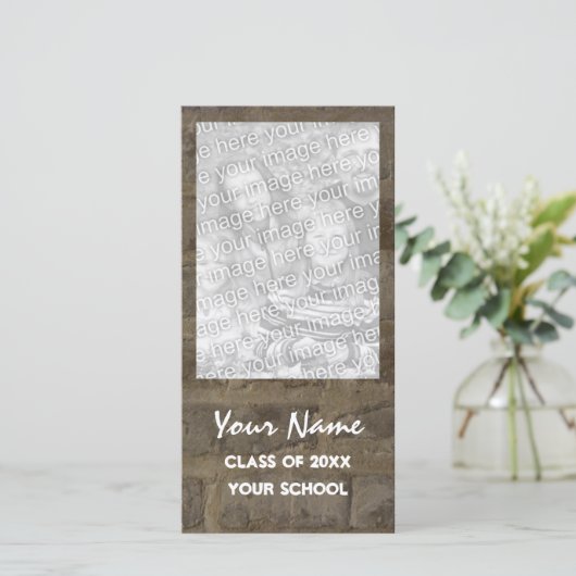 Brick Wall Afstuderen Aankondiging Fotokaart (Staand voorkant)