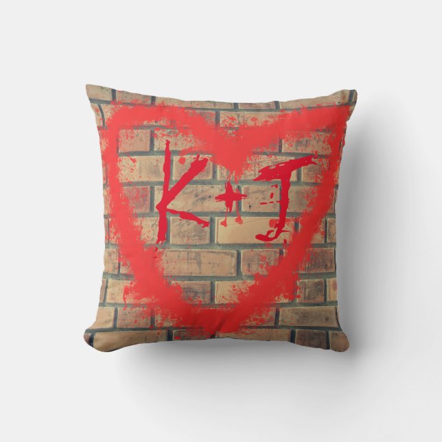 Brick Wall & Graffiti Heart Aangepaste projectiepi Kussen (Voorkant)