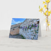 Brick Wall met paarse bloemen nafplion Griekenland Kaart (Gele Bloem)
