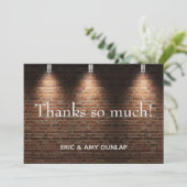 Brick Wall Spotlight Weddenschap Gepersonaliseerd Bedankkaart (Staand voorkant)