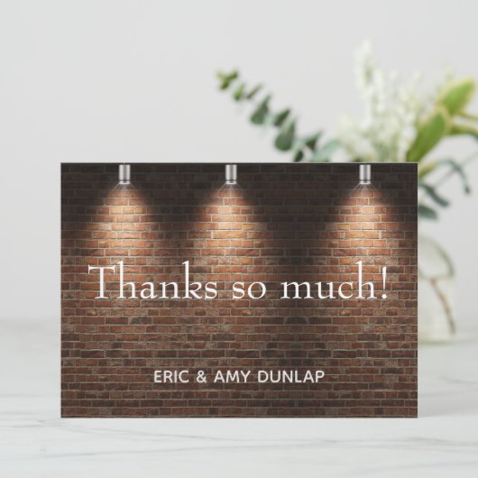 Brick Wall Spotlight Weddenschap Gepersonaliseerd Bedankkaart (Staand voorkant)