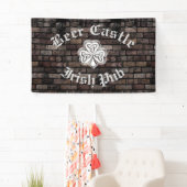Brick wall trendy modern grundge Irish shamrock Spandoek (Insitu)
