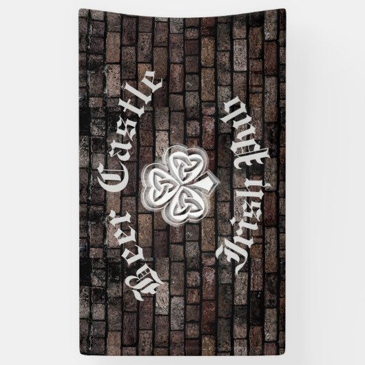 Brick wall trendy modern grundge Irish shamrock Spandoek (Verticaal)