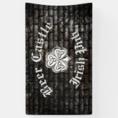 Brick wall trendy modern grundge Irish shamrock Spandoek (Verticaal)