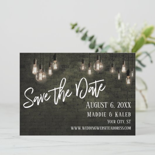 Bricks en Edison Lights Bewaar de datum w / Detail Save The Date (Staand voorkant)