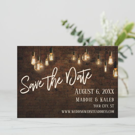 Bricks en Edison Lights Bewaar de datum w / Detail Save The Date (Staand voorkant)