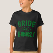 Bride And Boozy Irish St Patrick's Day Funny Shamr T-shirt (Voorkant)