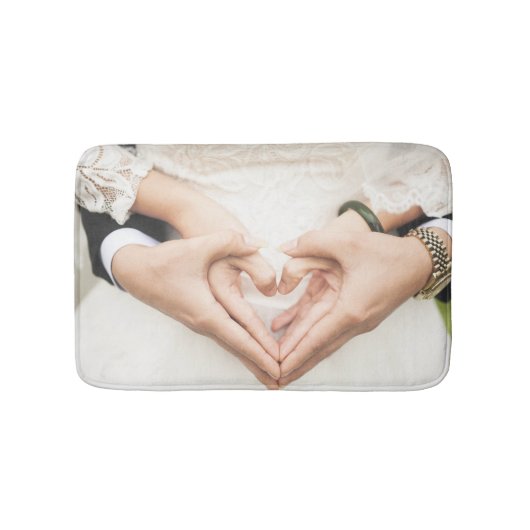 Bride and Groom Holding Hands (bruiloft) (huwelijk Badmat (Voorkant)