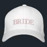 Bride blush roze witte elegant chic geborduurde pet<br><div class="desc">Bride blush roze tekst white elegant chic Embroided Baseball Pet. Beschikbaar in veel kleuren en stijlopties. Controleer de rest van het collectie om coördinerende punten aan te passen.</div>
