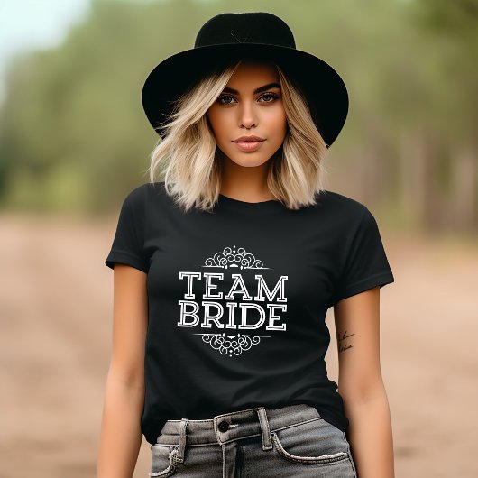 Bride bruiloft van het Paarse en Witte Kute Team G T-shirt