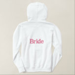 Bride Custom Embroided Jacket Embroided Hoodie<br><div class="desc">De bruid kan stijlvol zijn in koel weer,  met deze witte ritssluiting. Roze geborduurde tekst heeft naam,  op het voorste linkerborstgebied,  en leest Bride,  over de rug. Pas de naam aan. Geweldig voor de huwelijksreis.</div>