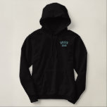 Bride Embroided Hoodie<br><div class="desc">Bride borduurde hoodie,  met Bride en het jaar aan de linkerborst,  en aan de achterkant van het jasje,  blauw!  Geef het jaar uit,  of pas de tekstkleuren aan als u wilt!</div>