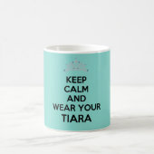 Bride en Bridesmaid Keep Calm Draag je Tiara party Magische Mok (Center)