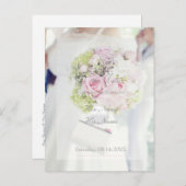 Bride en Flower Bouquet Wedding Aankondigingskaart (Voorkant / Achterkant)