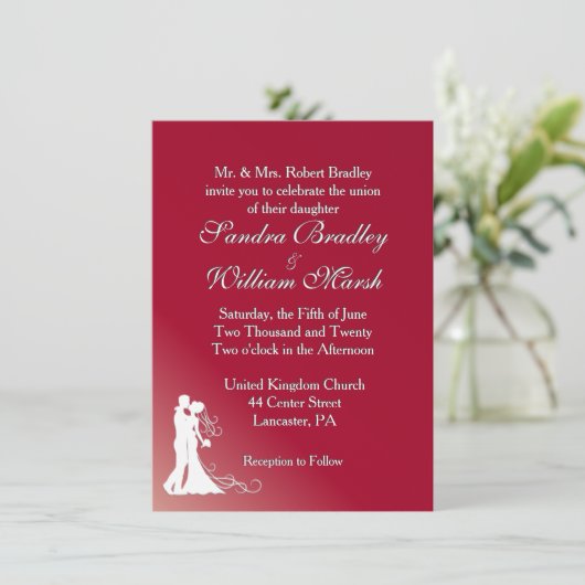 Bride en Groom Burgundy Wedding Invitation Kaart (Staand voorkant)
