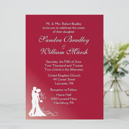 Bride en Groom Burgundy Wedding Invitation Kaart (Staand voorkant)