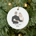 Bride en Groom Illustration Ceramic Ornament<br><div class="desc">Deze versiering is een schattige illustratie van bruid en bruom. Voor een meer geavanceerde aanpassing van dit ontwerp,  bijvoorbeeld het wijzigen van de lay-out,  het lettertype of de tekstgrootte,  klikt u hierboven op de knop "AANPASSEN". Neem contact met mij op voor alle vragen.</div>