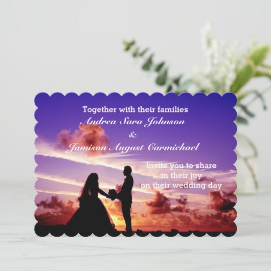Bride en Groom in de Uitnodiging van het Zonnehuwe (Staand voorkant)