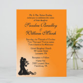 Bride en Groom Oranje Uitnodiging (Staand voorkant)