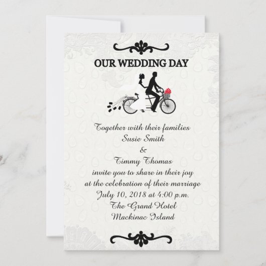 Bride en Groom over Tandem Bicycle Wedding Invitat Kaart (Voorkant)