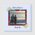 Bride en Groom Photo Wedding Magnet<br><div class="desc">Een bogunde moderne grens met mooie tuinbloemen. Een modern elegant huwelijksontwerp. Pas de namen en foto's van de bruid en de bruidegom aan om zich te personaliseren.</div>