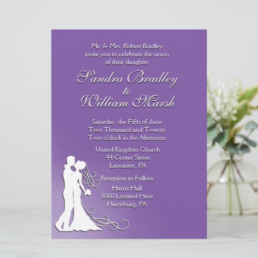 Bride en Groom Royal Paars Wedding Invitation Kaart (Staand voorkant)