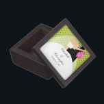 Bride & Groom Black & Green Decorative tile Premium Opbergdoosje<br><div class="desc">Bride & Groom Black & White Decorative tile Our chic bride & groom set-on a black & green polka stips background with roze bloemen keepomwille tile can be used by you... . Voeg gewoon jouw tekst toe voor het perfecte cadeau voor de pas gehuwde paren op je boodschappenlijst! Andere decoratieve...</div>