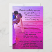 Bride & Groom Paarse Sunset Beach Weddenschap Invi Kaart (Voorkant)