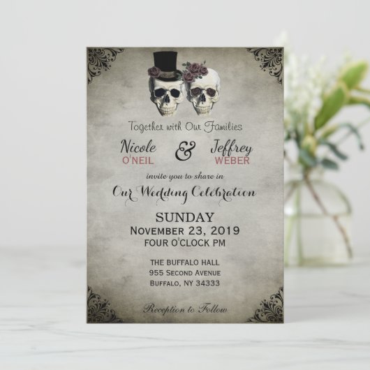 Bride & Groom Skull Gothic Rustic Wedding Uitnodig Kaart (Staand voorkant)