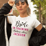 Bride in Training Pink Future Mrs Wedding T-shirt<br><div class="desc">Stijlvol "Bride in Training" typografie ontwerp voor de pasvorm bruid-to-be met hartaccent. Personaliseer de tekst "Future Mrs." met uw getrouwde achternaam. Perfect voor pre-bruiloft workouts! Zwart met hete roze (kan worden aangepast) kleuren.</div>