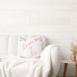 Bride om een roze Waterverf te zijn Kussen<br><div class="desc">Een mooie bride-to-be kussen voor je huis. Een goed douchecadeau. Gefeliciteerd cadeau zou een geweldige verrassing zijn voor de Bride om te worden.</div>